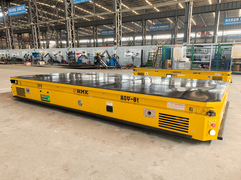 8 ton laserstyrd AGV med lyftpallett