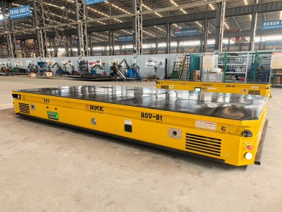 8 ton laserstyrd AGV med lyftpallett